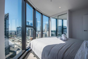 811D High rise 2BR Apt with City view Free parking